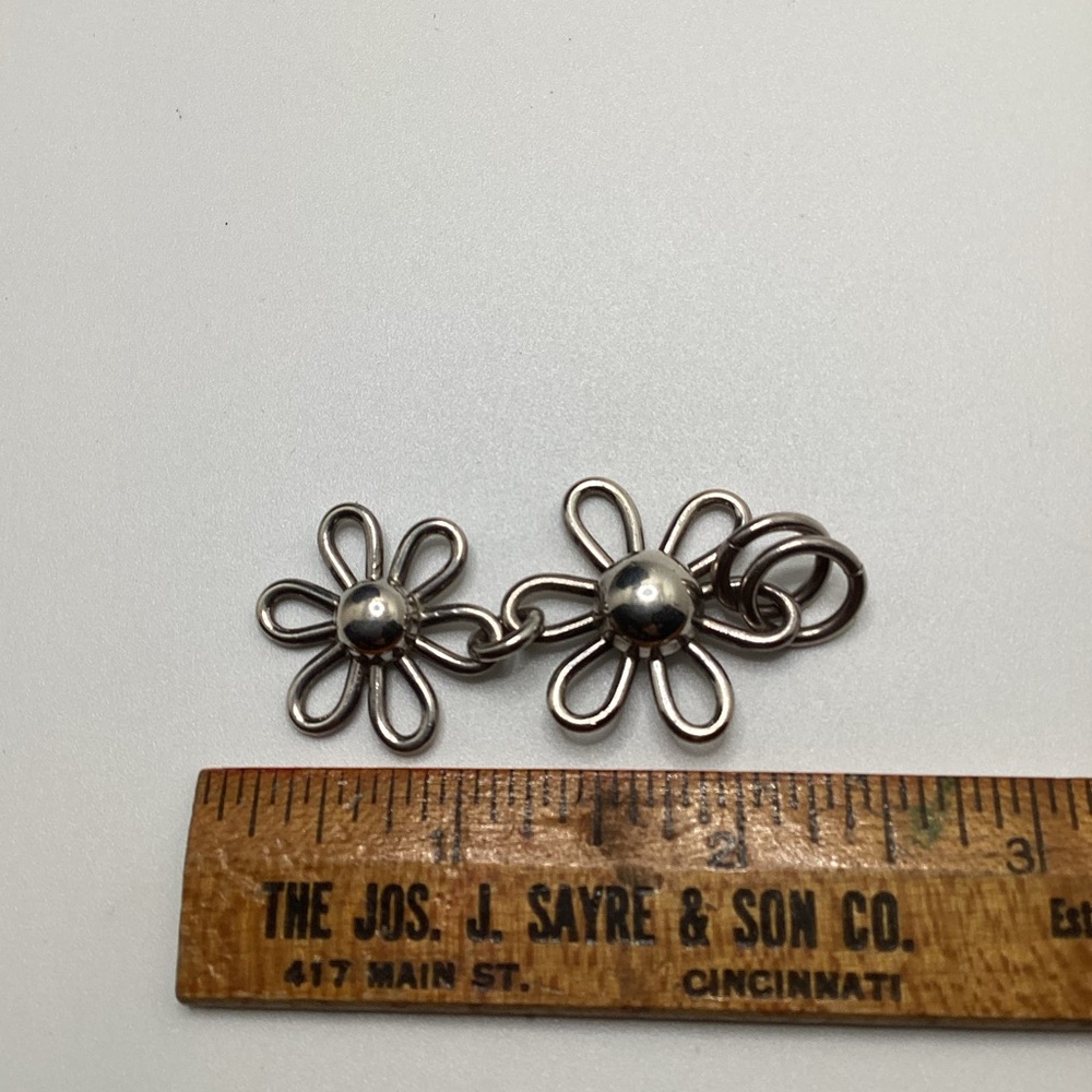 Silver plated double daisy charm. Charm only - Picture 4 of 8